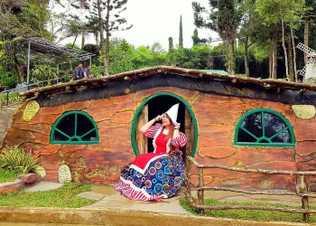 10 Tempat Wisata di Bogor yang Paling Hits Harga Tiket & Lokasinya