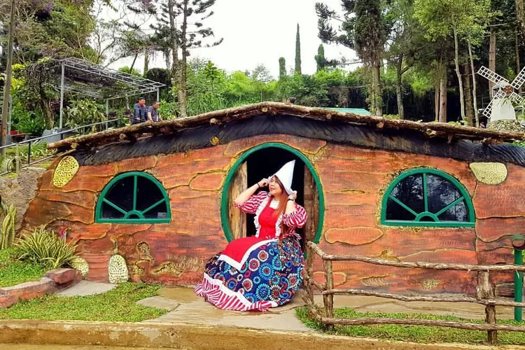 10 Tempat Wisata di Bogor yang Paling Hits Harga Tiket & Lokasinya